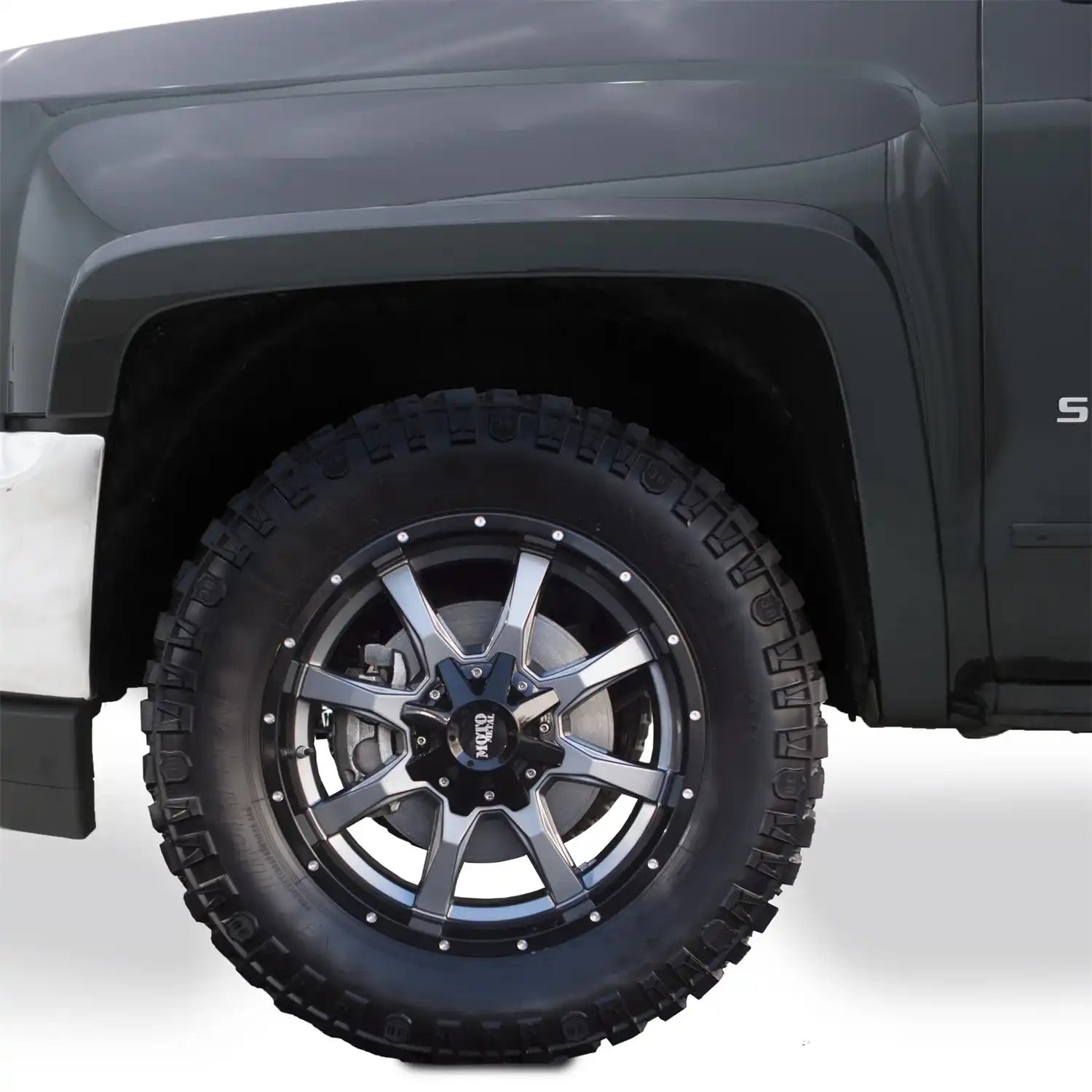 2018chevysilverado_4095684_frontstraight.jpg
