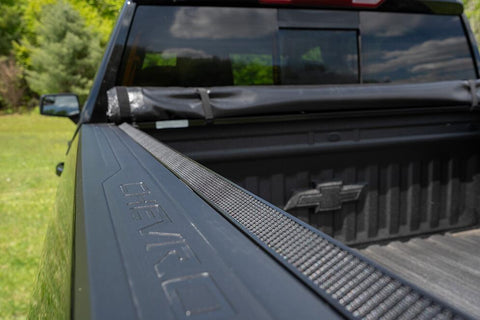 ACT6_soft-rollup-tonneaucover-closeup-of-rail_P04.jpg