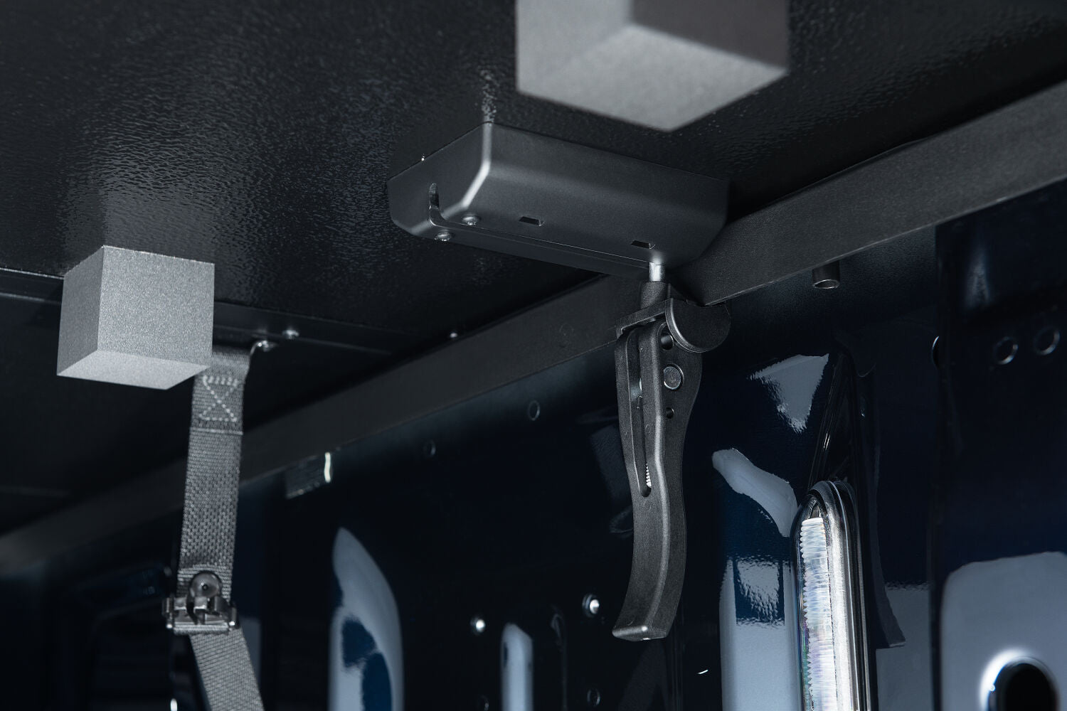 ACT_T_Series_Details_01TailgateClamp.jpg