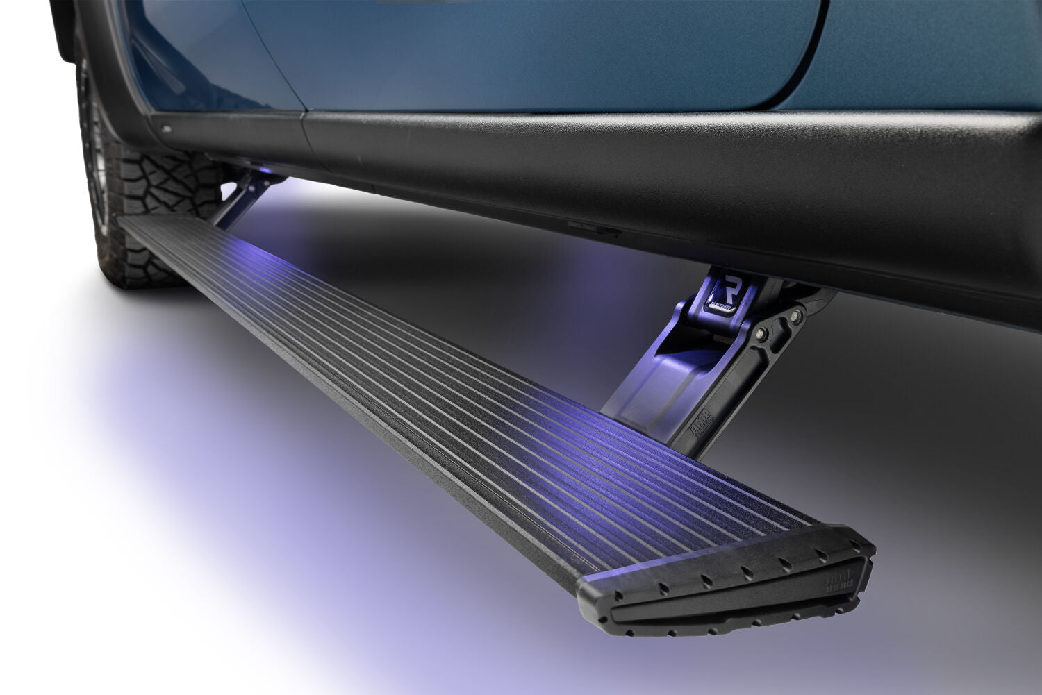 AMPRT-powerstep-xtreme-2024-gmc-sierra-1500-10-78255-01A-ov-175.jpg