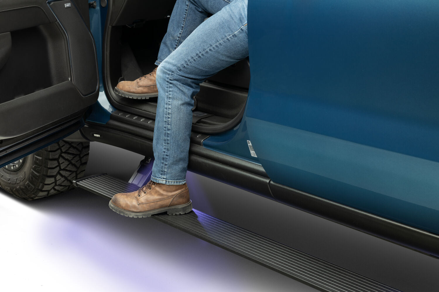 AMPRT-powerstep-xtreme-2024-gmc-sierra-1500-10-78255-01A-ov-343.jpg