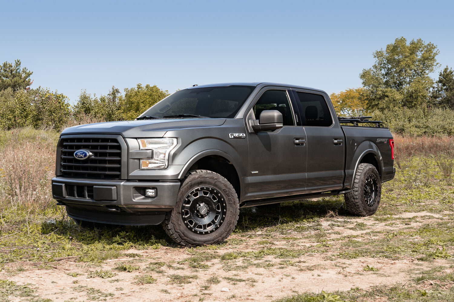 AMPamp-bedstep2-2019-ford-f150-gray-lifestyle-02.jpg