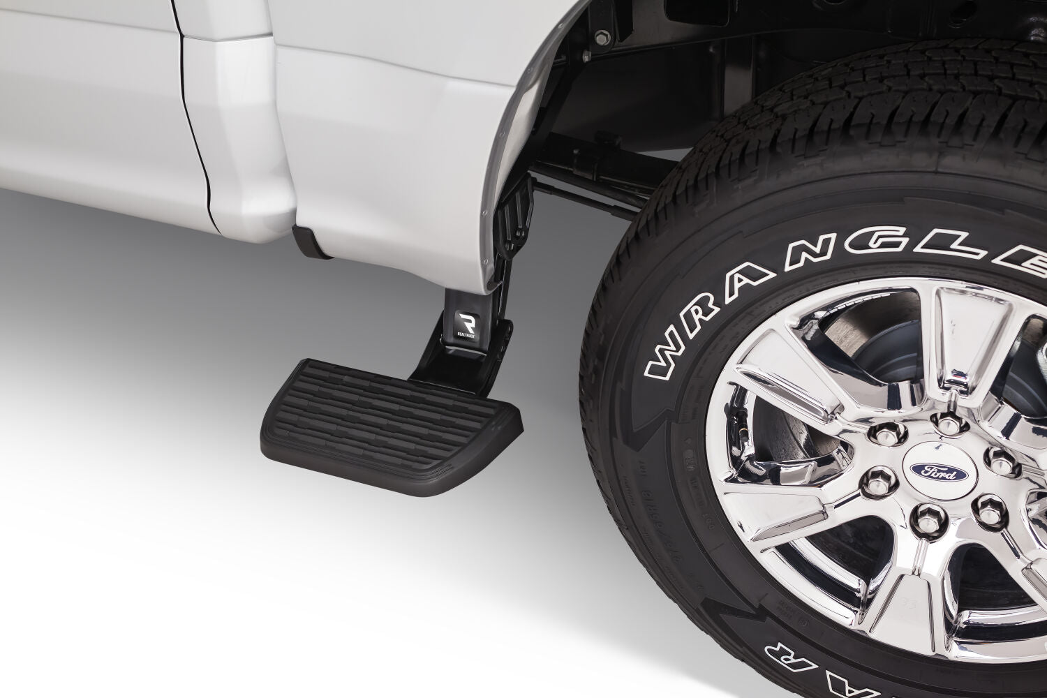 AMPamp-bedstep2-2019-ford-f150-white-studio-01.jpg