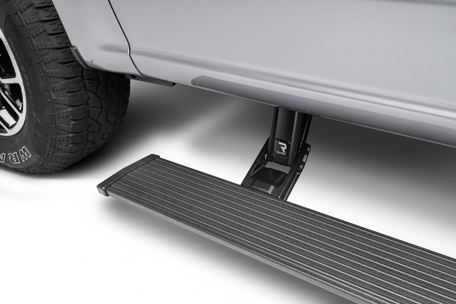 AMPamp-powerstep-2021-ford-f150-silver-studio-04.jpg