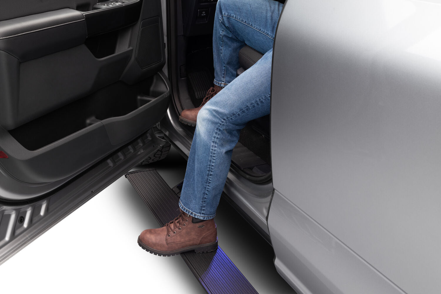 AMPamp-powerstep-2021-ford-f150-silver-studio-05.jpg