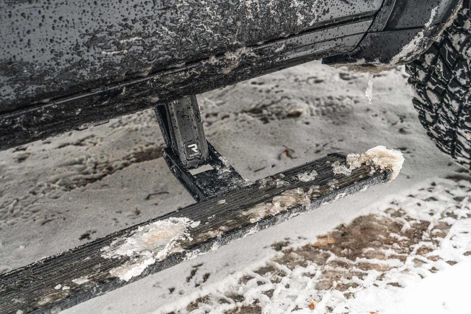 AMPamp-powerstep-xtreme-2022-ram-1500-trx-blue-winter-lifestyle-04.jpg