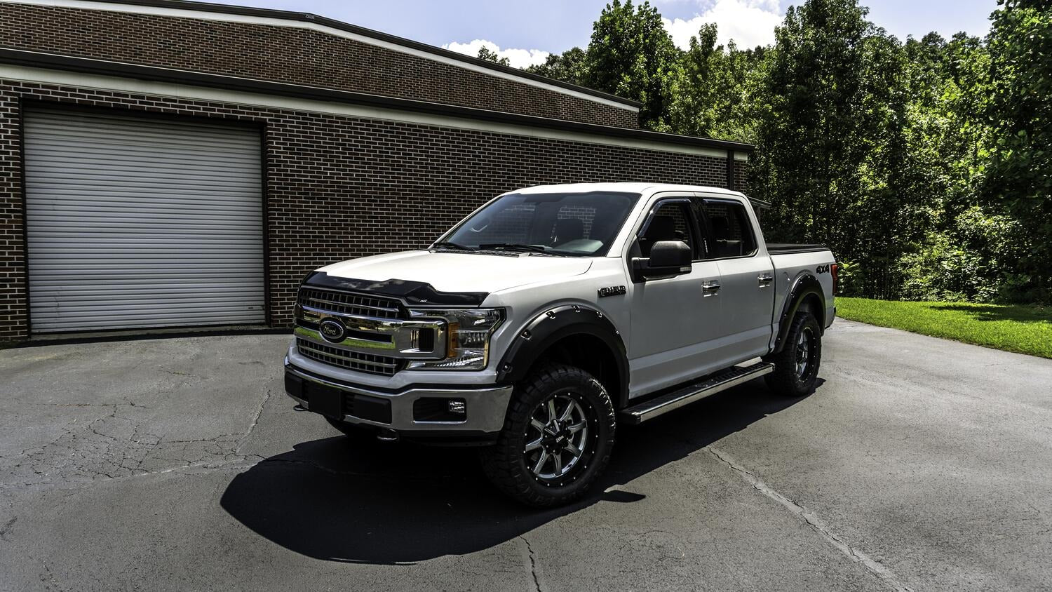 AVS_Aeroskin_Smoke_2018FordF150_Lifestyle_322096_SR.jpg