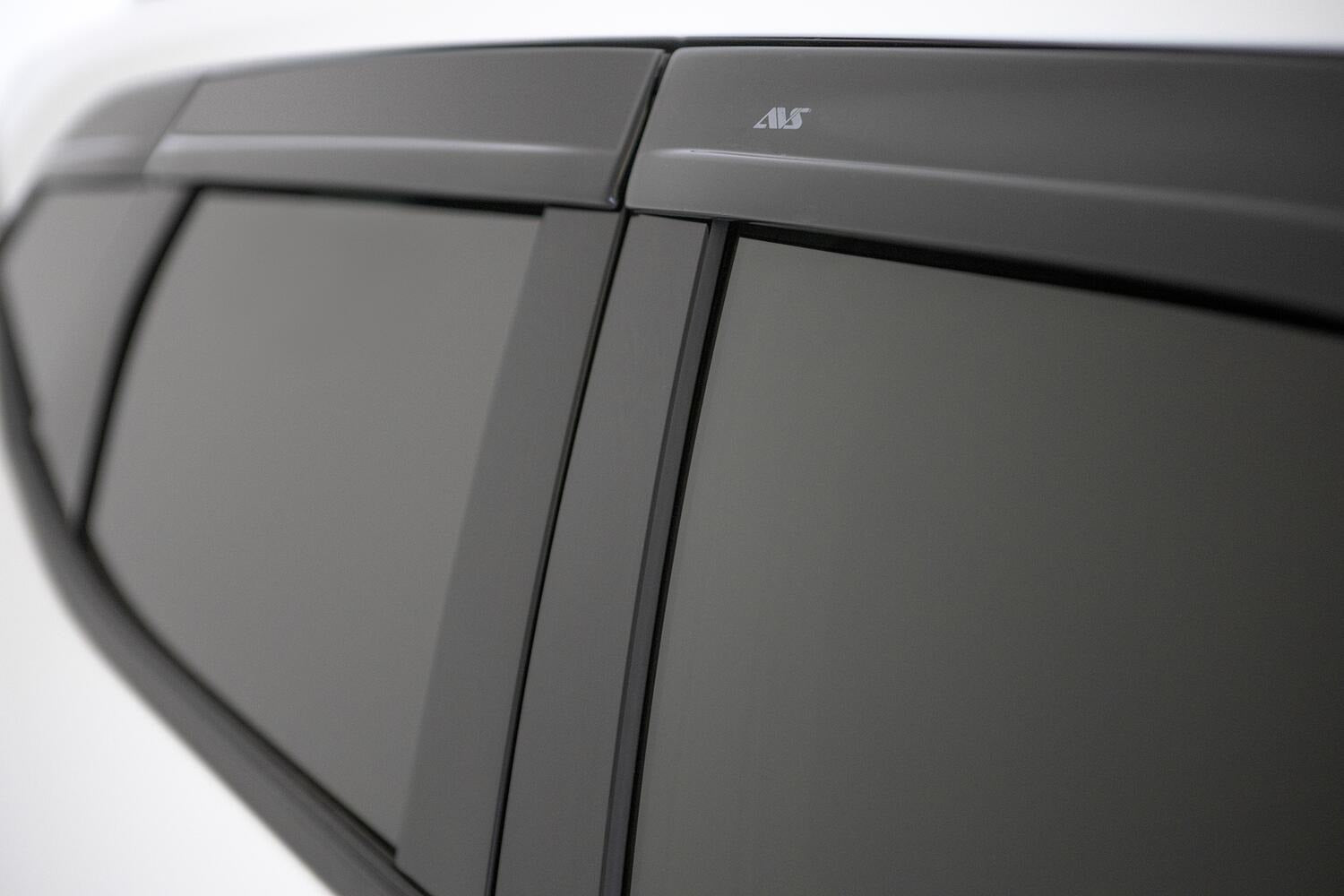 AVS_LowProfileVentvisor_2019ChevyBlazer_896081_close-up_LowRes.jpg