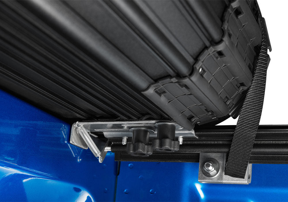 BAKbak-revolver-x4Ts-2022-ram-1500-trx-blue-studio-05.jpg