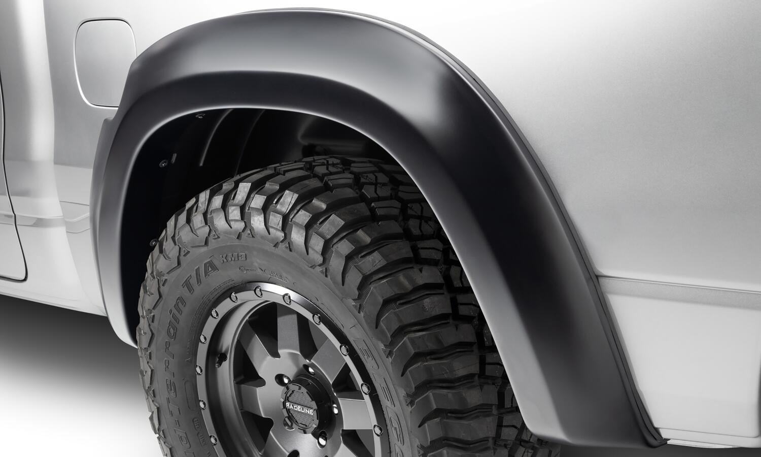 BWRbw_EAF_flare_21Ram1500_Rear_2pc_50058-02.jpg