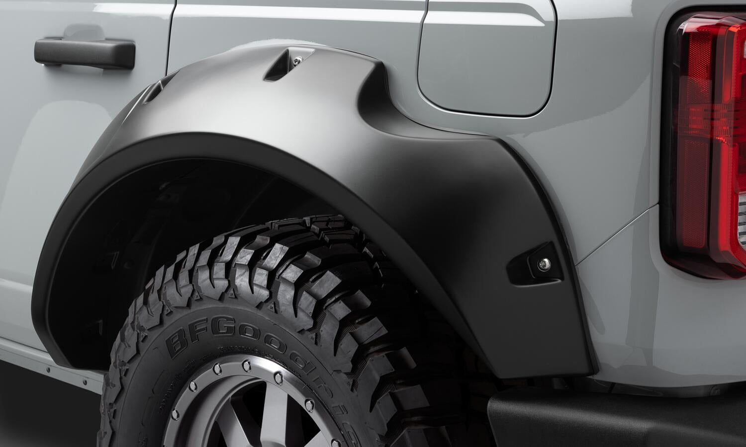 BWRbw_pocketStyle_fenderFlares_fordBronco_rear_20960-02.jpg