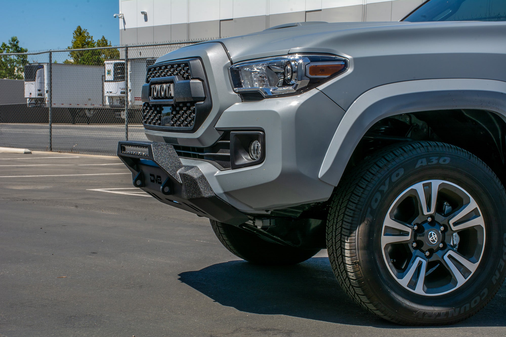 DV8_Offroad_FBTT1-05_Toyota-Tacoma-front-bumper_angle5_72dpi.jpg