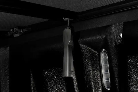 Extang 93457 - Trifecta Toolbox 2.0 19(NewBody)-23Silv/Sierra1500 6'7 w/SdStrgBxs w/oCrbnPro