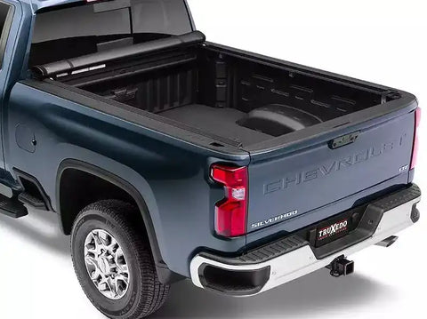 Truxedo 550001 - Lo Pro Tonneau Cover Black 2023 Chevy Colorado/GMC Canyon 5' 2 Bed