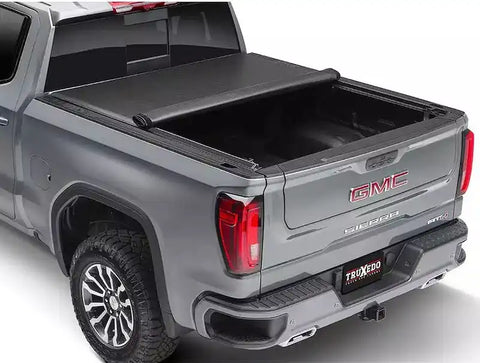 Truxedo 550001 - Lo Pro Tonneau Cover Black 2023 Chevy Colorado/GMC Canyon 5' 2 Bed