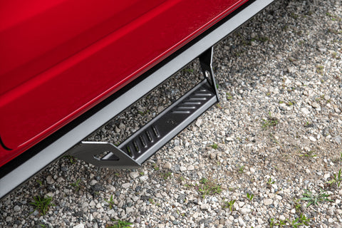 NFBn-fab-predator-pro-2019-ram-1500-red-lifestyle-03.jpg