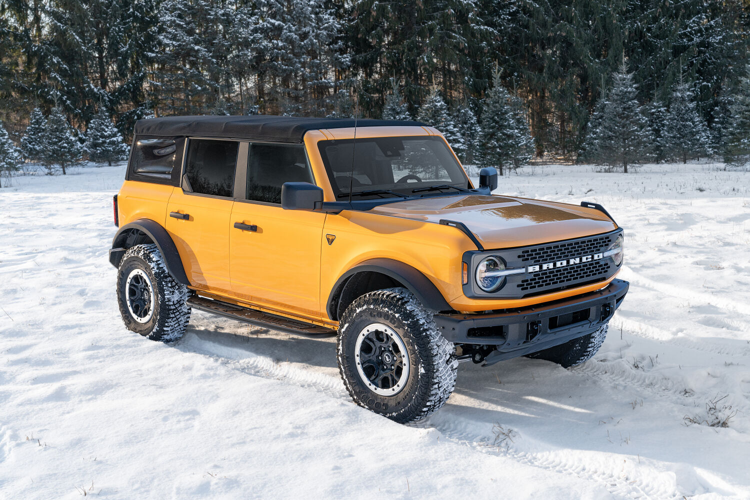 NFBn-fab-roan-nerf-boards-2022-ford-bronco-orange-snow-lifestyle-03.jpg