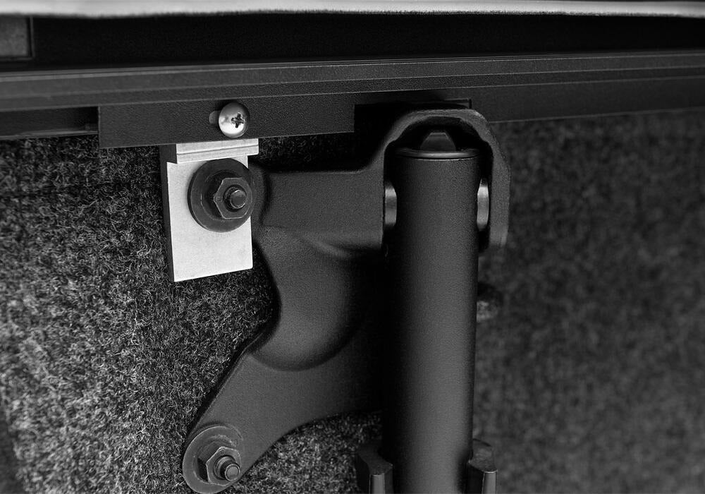 RNL_M-Series_20GMC-Sierra_Details_06_Clamp.jpg