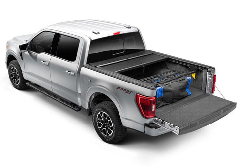 RNLroll-n-lock-cargo-manager-a-series-2021-ford-f150-silver-studio-03.jpg