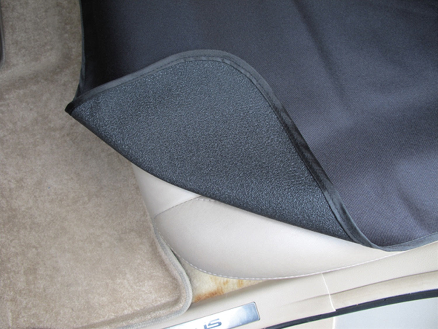 SEAT_20DEFENDER_BACK.jpg