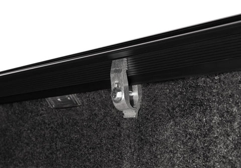 TRXTX_SentryCT_GMC-Sierra16-Red_Details_01Clamp.jpg
