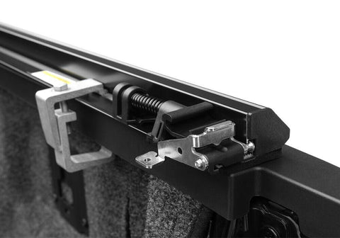 TRXTX_Truxport_21Ford-F150_Details_03Latch.jpg