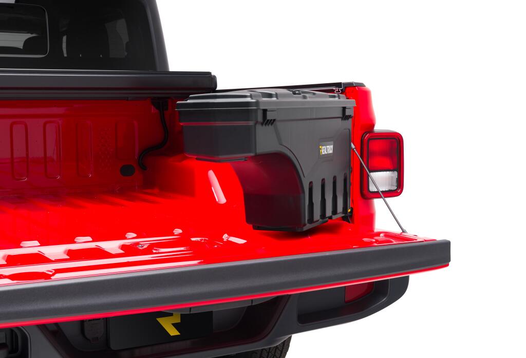 UC_SwingCase_20Jeep-Gladiator_03_RT.jpg