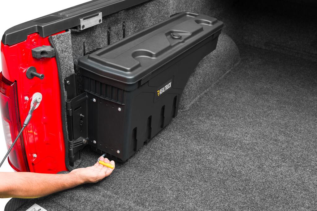 UC_SwingCase_21F-150-Ford_Red_03_RT.jpg