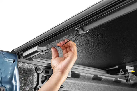 UnderCover SL54016 Tonneau Cover Select Hard Folding 17-24 Titan 6.5 ft With Or Without Utili-Track