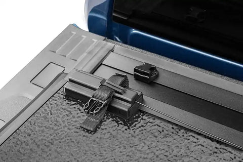 UnderCover SL54016 Tonneau Cover Select Hard Folding 17-24 Titan 6.5 ft With Or Without Utili-Track