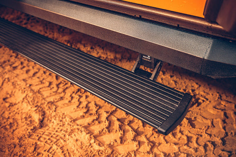 amp-powerstep-xl-2022-ford-bronco-orange-sand-lifestyle-02.jpg