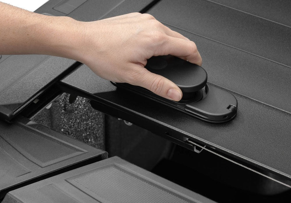 realtruck-retrax-pro-mrc-3600-retractable-truck-bed-cover-pr-02.jpg