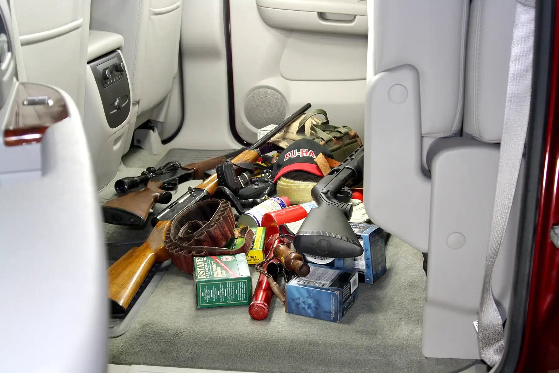 10043_du-ha_sportsmans_mess.jpg