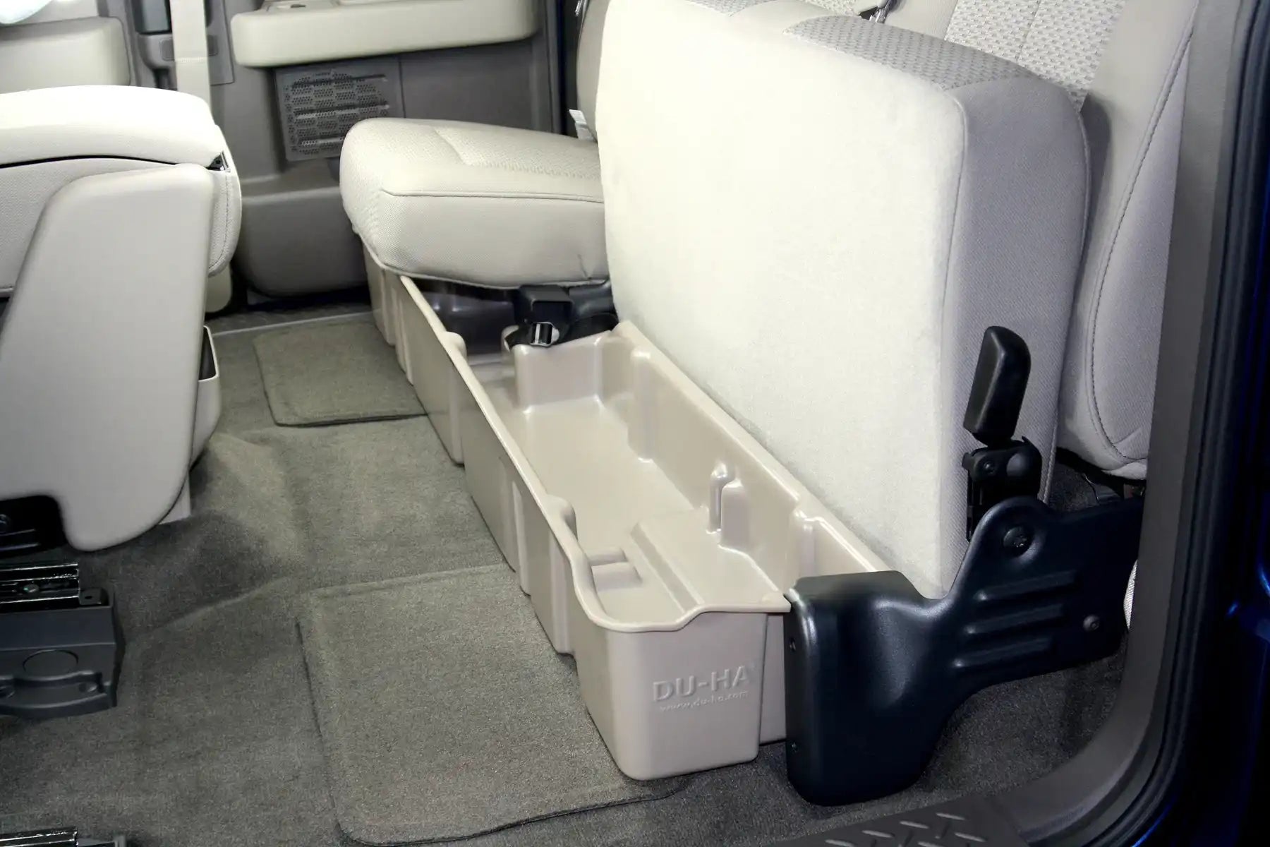 20072_du-ha_empty_1seat_down.jpg