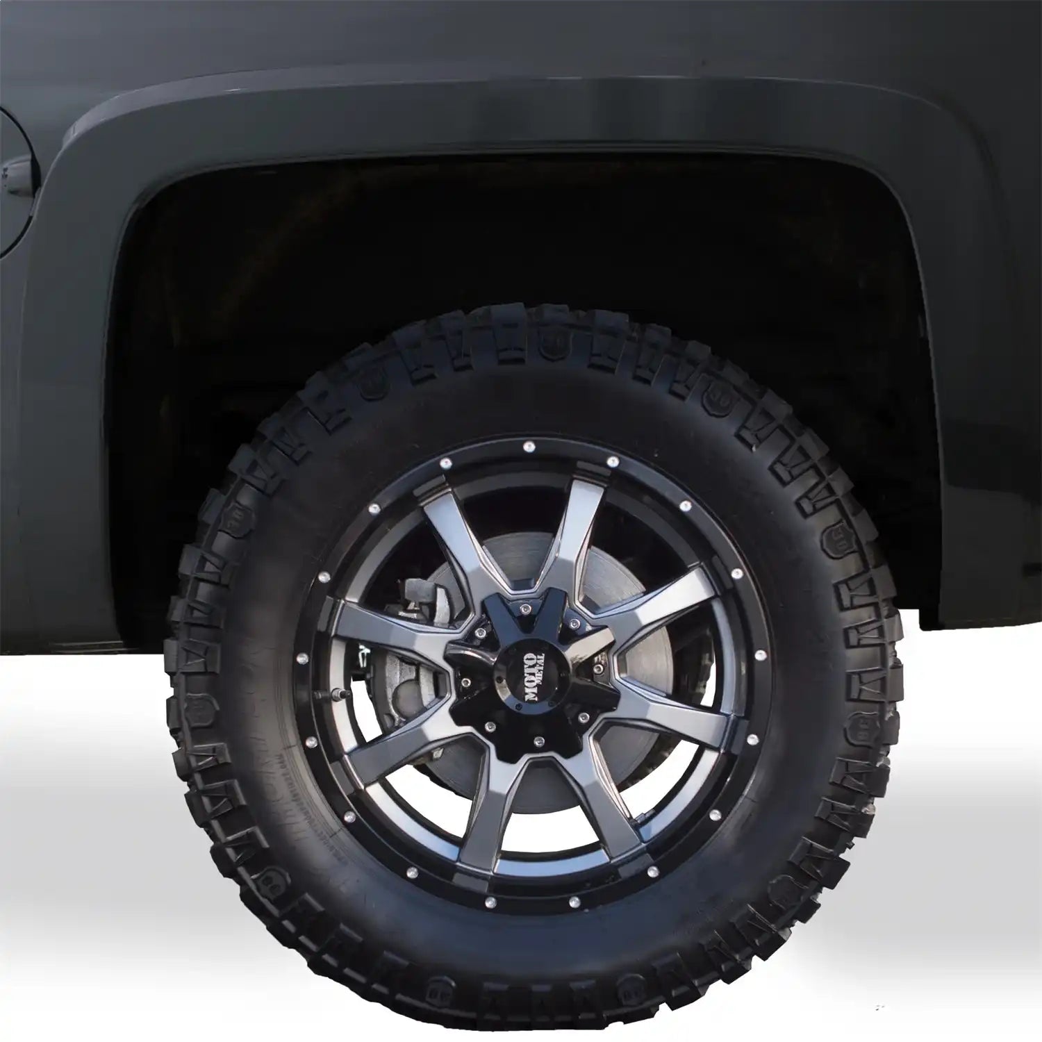 2018ChevySilverado_4095684_Backstraight.jpg
