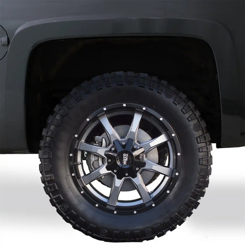 2018ChevySilverado_4095684_Backstraight.jpg