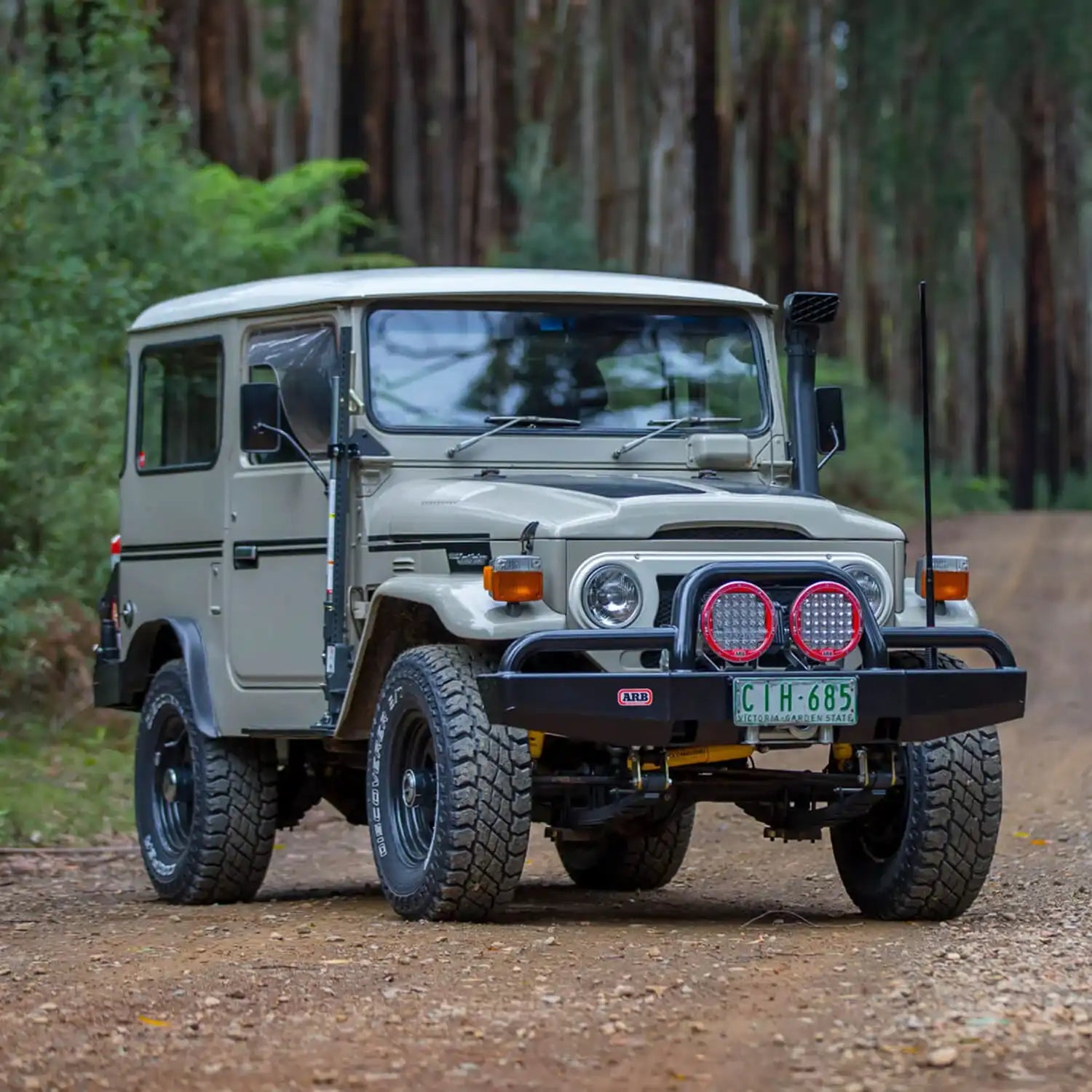 3420020_ToyotaLandcruiserFJ40_Lifestyle.jpg