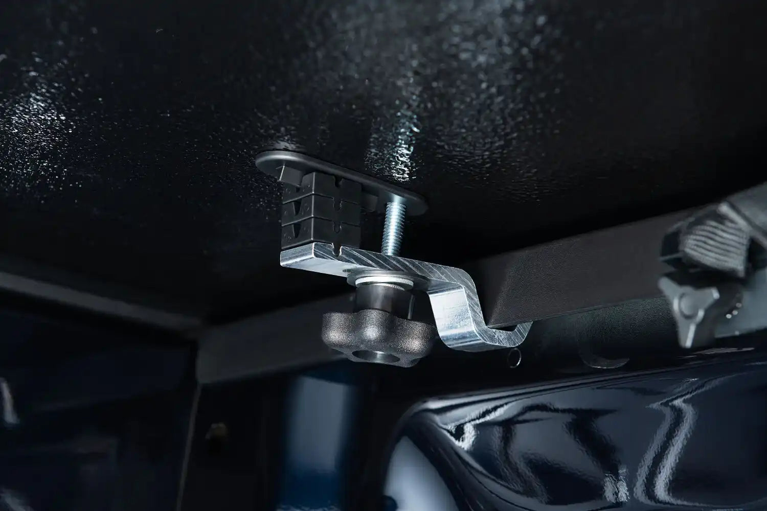 ACT_T_Series_Details_02RailClamp.jpg