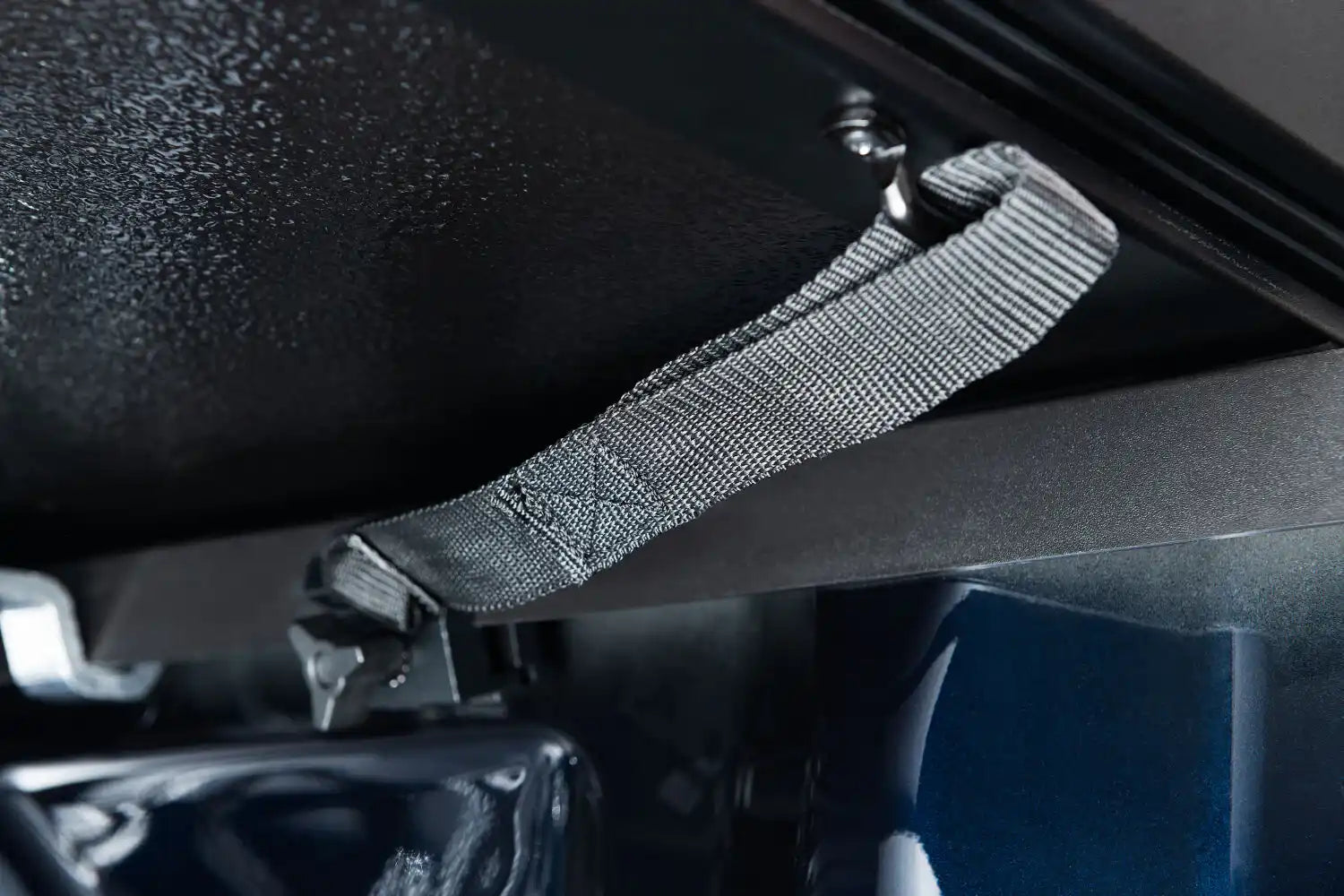 ACT_T_Series_Details_03SecurityStrap.jpg