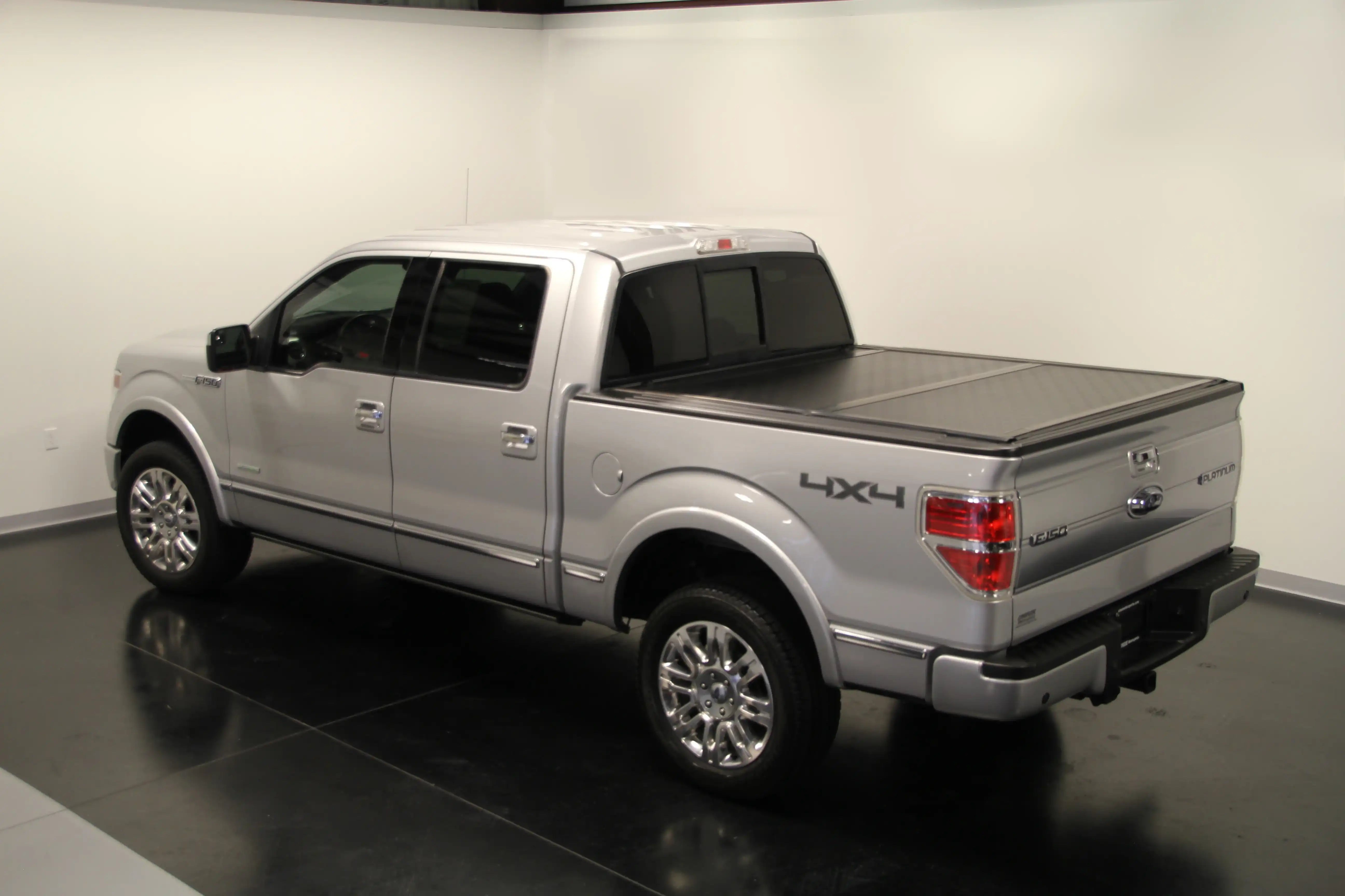 Bi-Fold_Tonneau_FRO.jpg