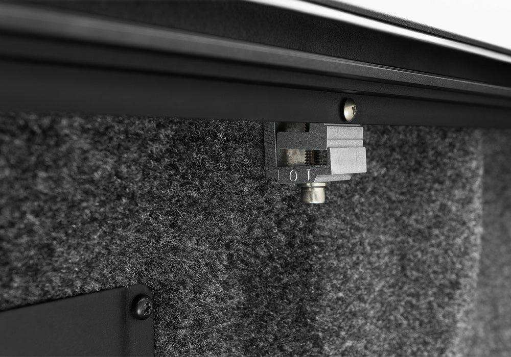E-Series_21Ford-F150_Details_01Clamp.jpg