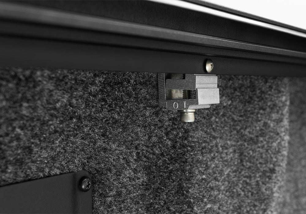 E-Series_21Ford-F150_Details_01Clamp.jpg