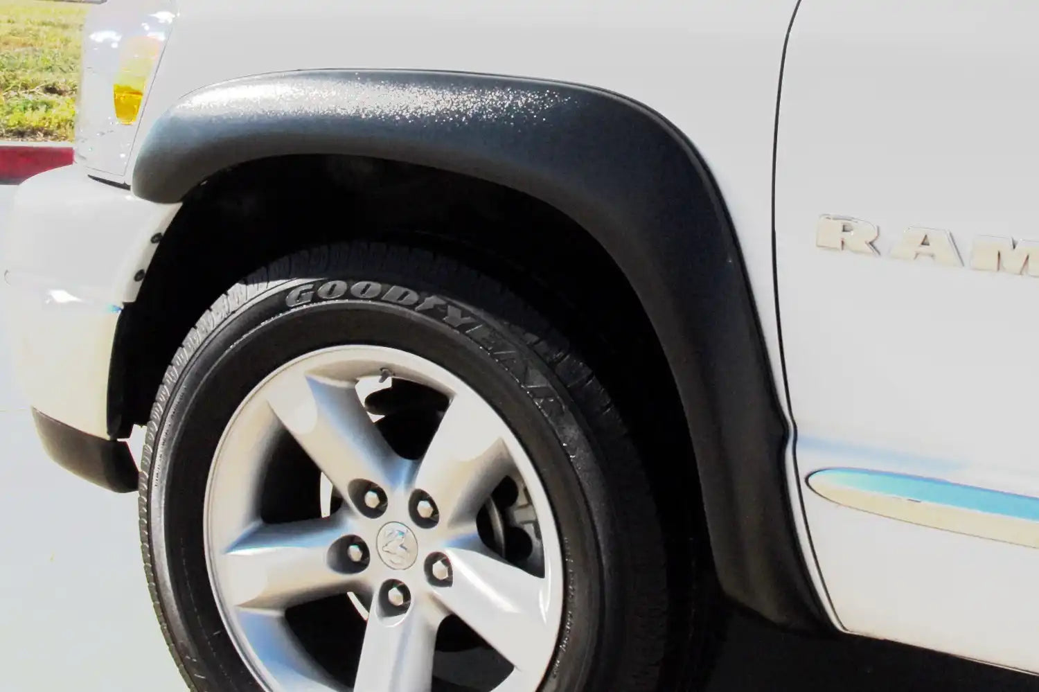 EX203T_v3_20120101.jpg