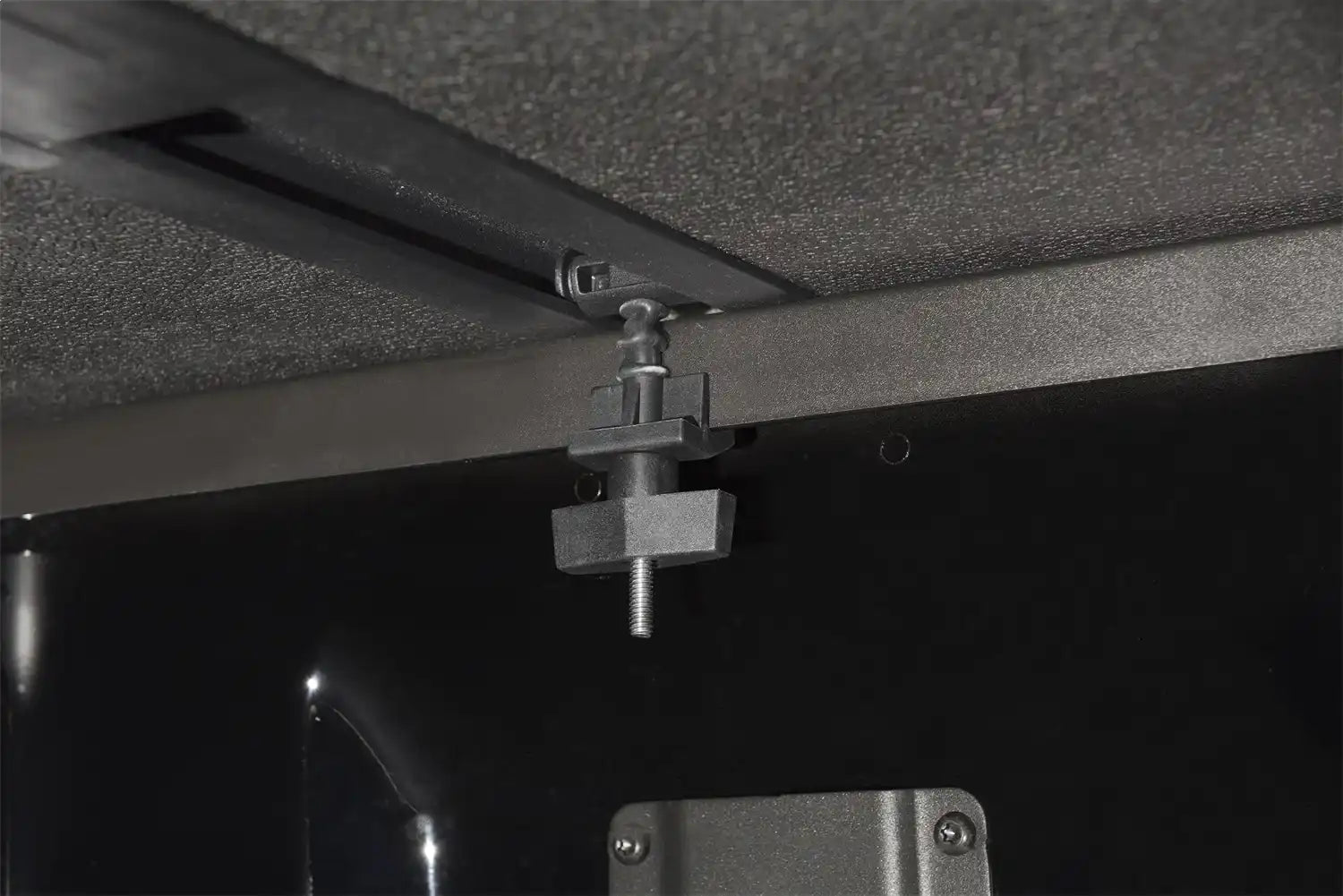 EX_SF2_17SuperDuty_SafetyKlamp1_H.jpg
