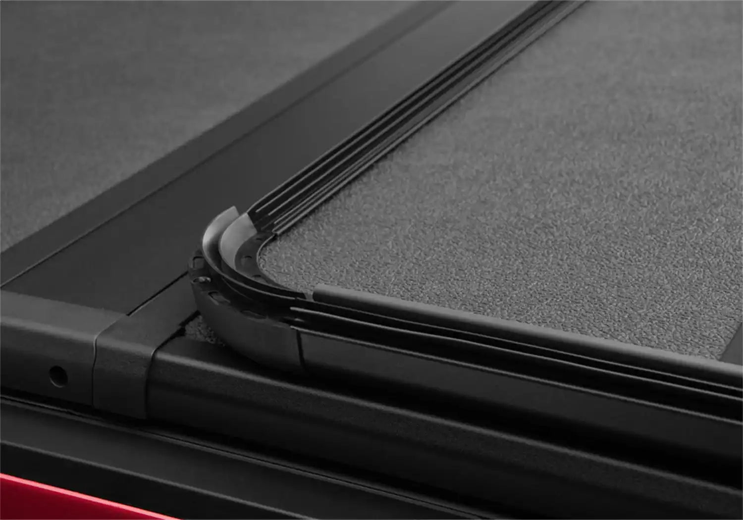 EX_SolidFold2_19Silverado_CornerDetail1.jpg