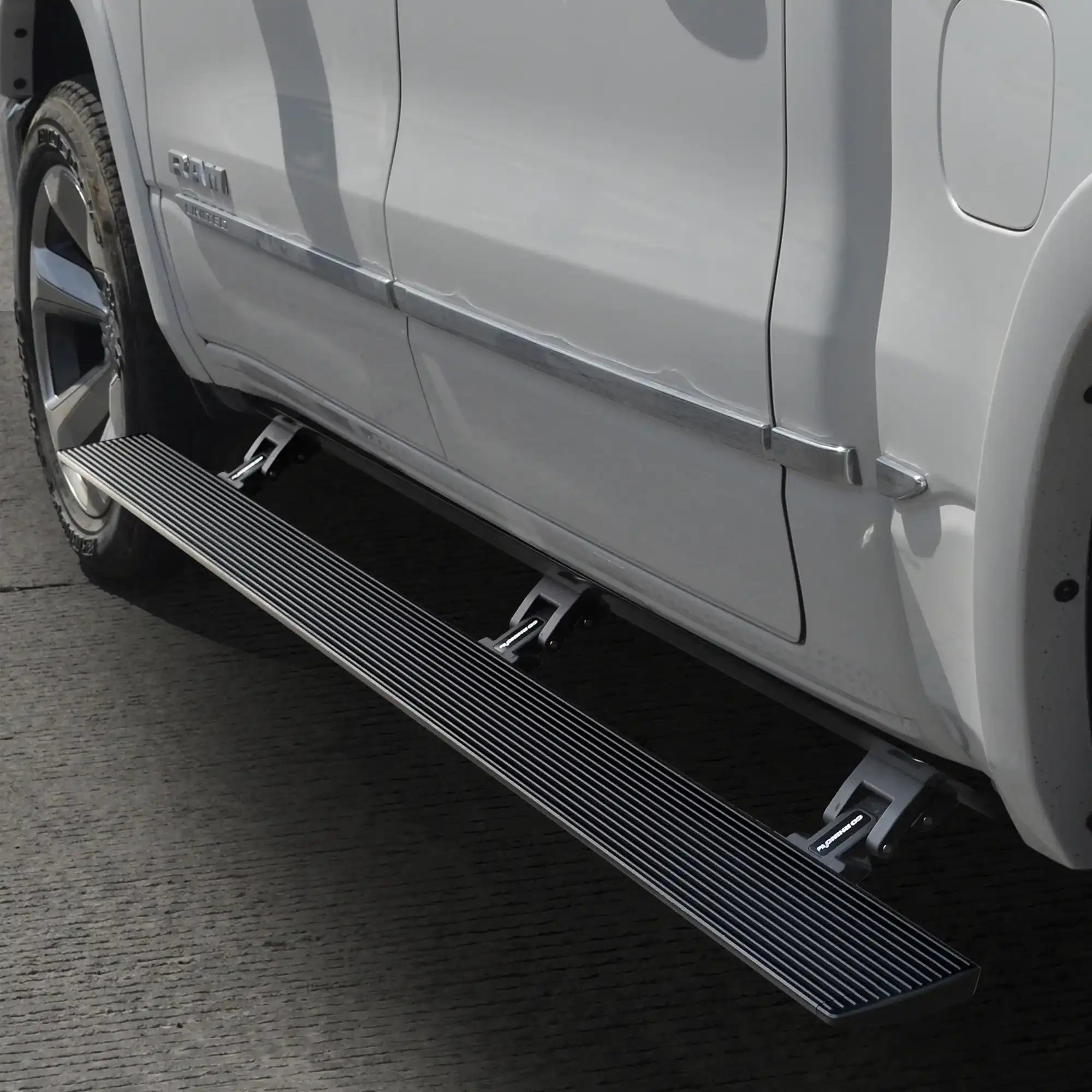 GR_E1_2019-2023-RAM-1500-CREW-CAB.jpg