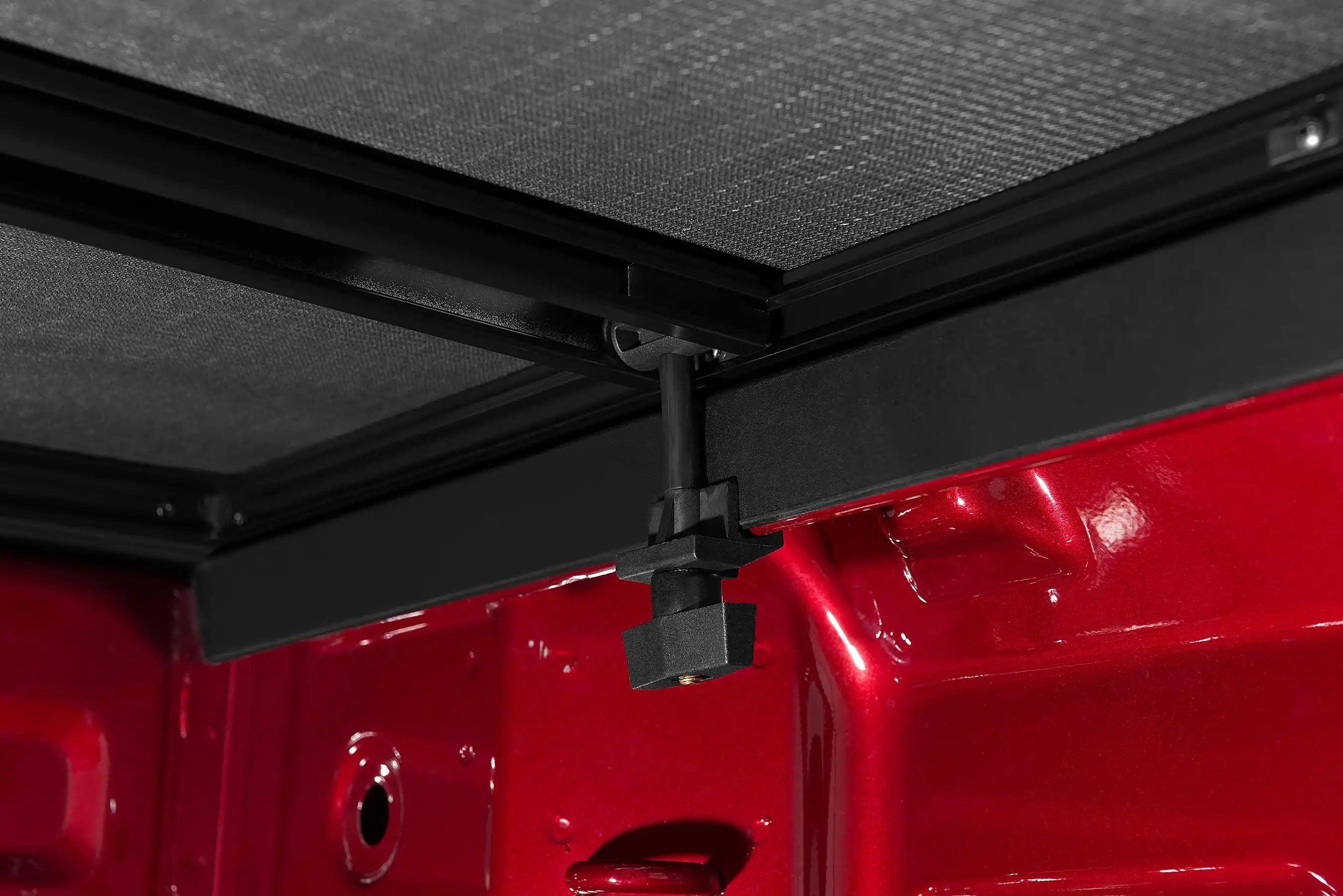 LD_Genesis-Elite_Tri-fold_19Chevy_Details_01Clamp.jpg