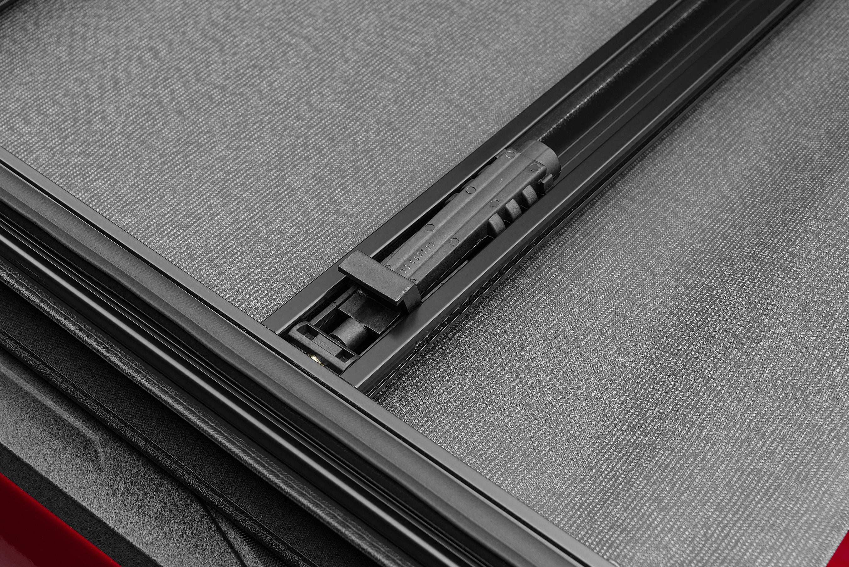 LD_Genesis-Elite_Tri-fold_19Chevy_Details_04HandleLatch.jpg