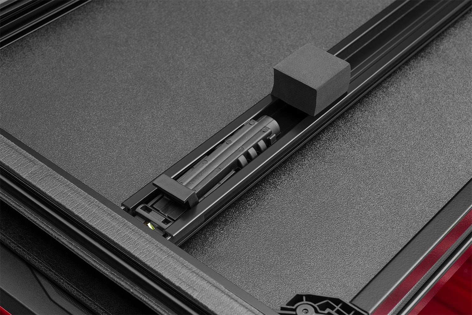 LD_Hard-Fold_Details_03HandleLatch.jpg