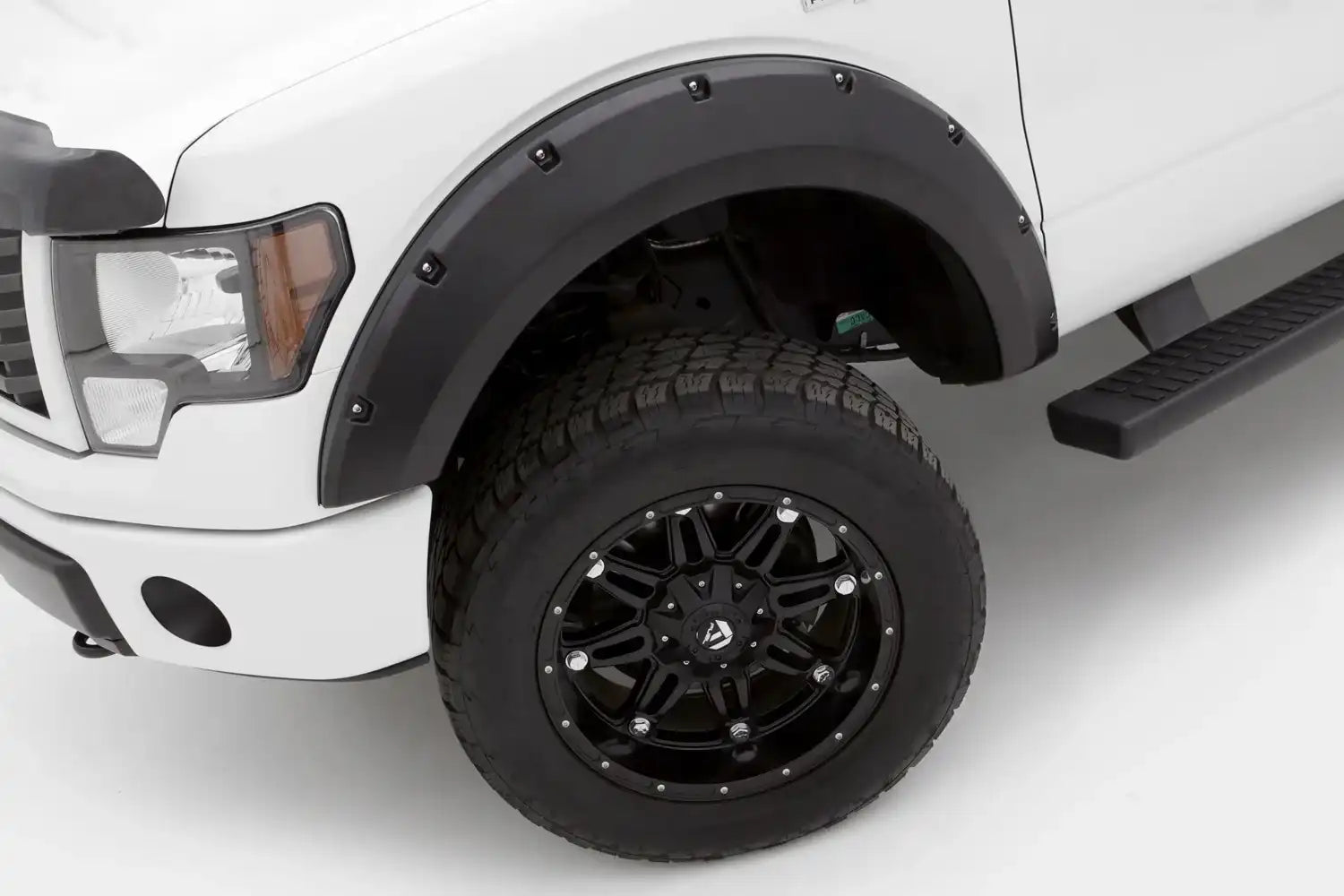 Lund_RXFlares_rx135SA_on_vehicle.jpg